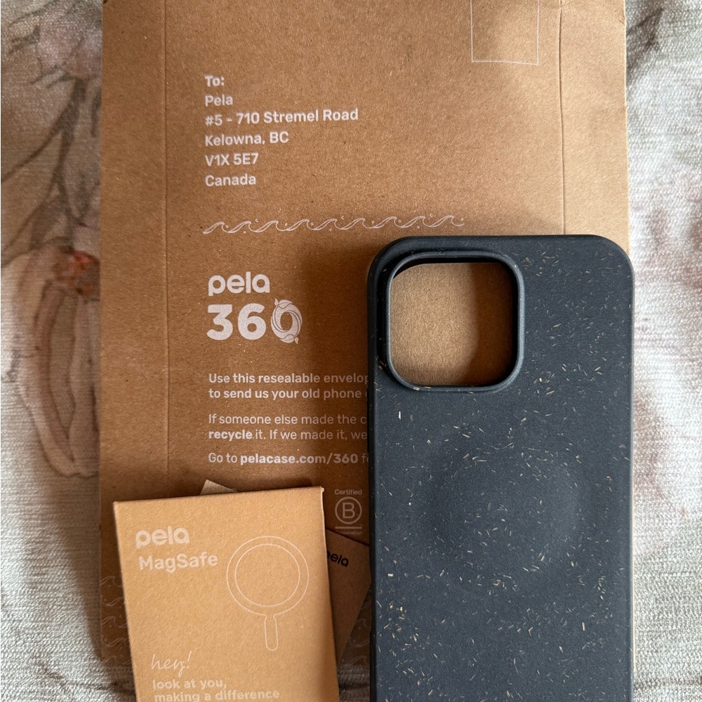 ✨NWT✨ Pela | Black Eco-Friendly Phone Case 🇨🇦